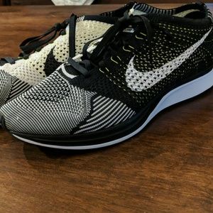 Nike Flyknit Racer - Volt